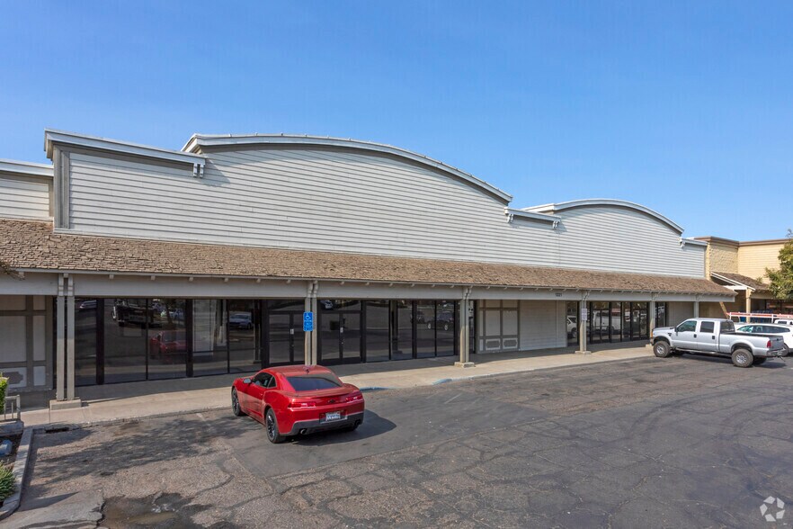 More Photos Of 1313-1341 E Pacheco Blvd, Los Banos Freestanding For Lease
