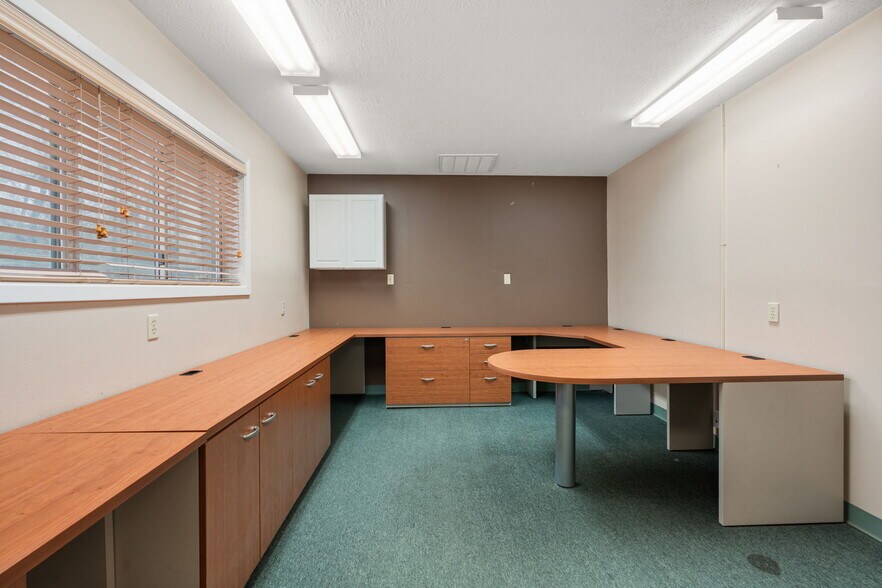 More Photos Of 2200 Sciaaca Rd, Spring Office For Sale