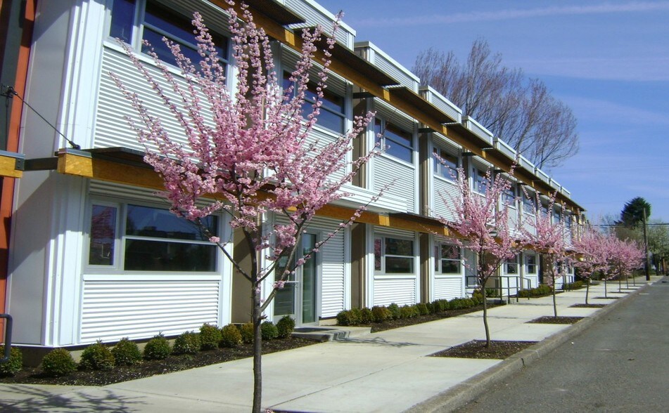More Photos Of 3829-3843 NE Tillamook St, Portland Office For Lease