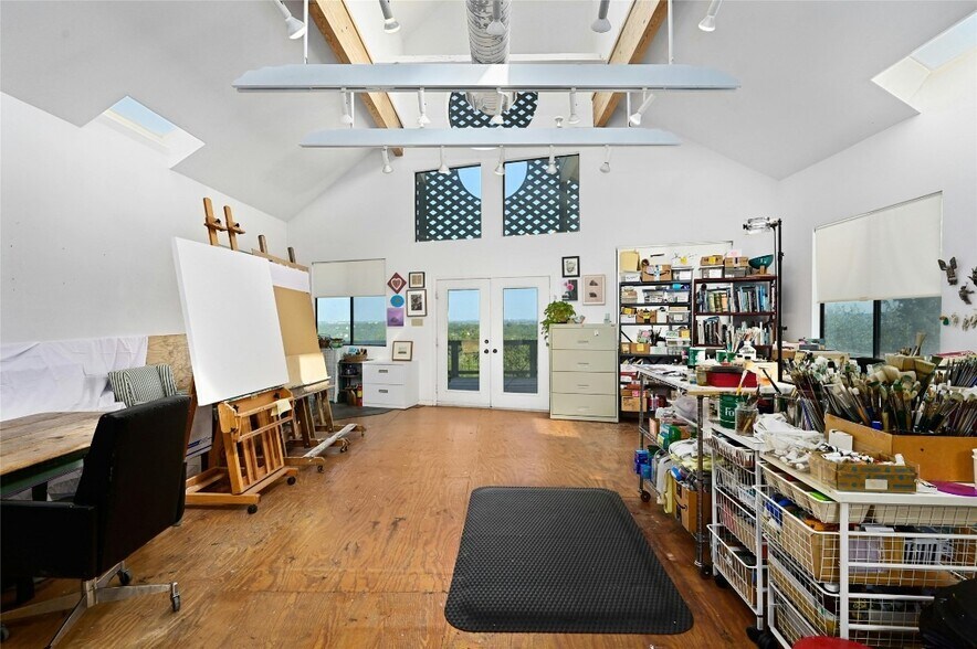 More Photos Of 167 N Tumbleweed Trl, Austin Specialty For Sale