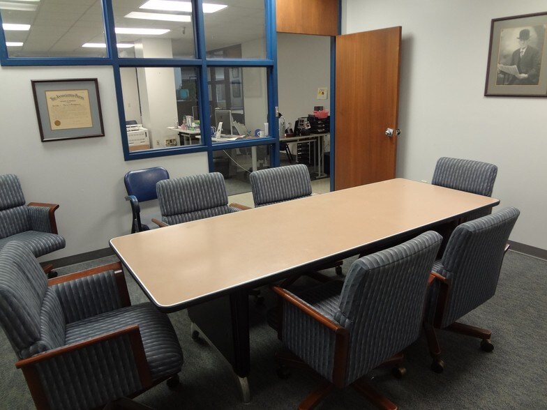 More Photos Of 222 W 6th St, Junction City Office For Sale