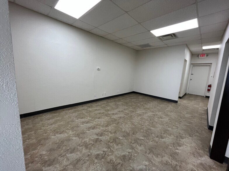 More Photos Of 2000 W San Antonio St, Lockhart Unknown For Lease