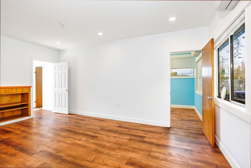 More Photos Of 2310 N Kerby Ave, Portland Warehouse For Lease