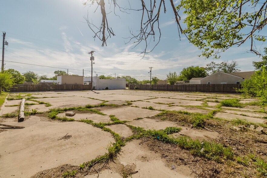More Photos Of 1015 S Meridian Ave, Wichita Auto Repair For Sale