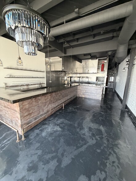 Primary Photo Of 7563-7565 Beverly Blvd, Los Angeles Restaurant For Lease
