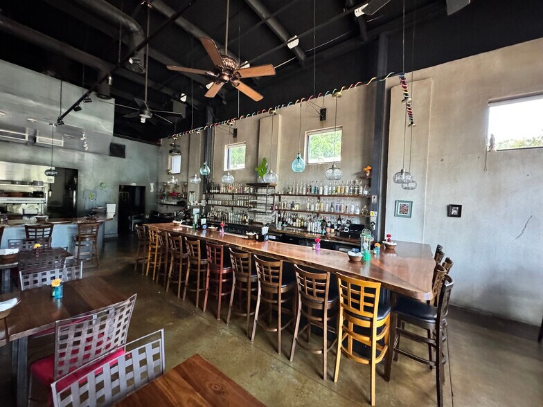 More Photos Of 900-910 W College Ave, Decatur Storefront For Lease