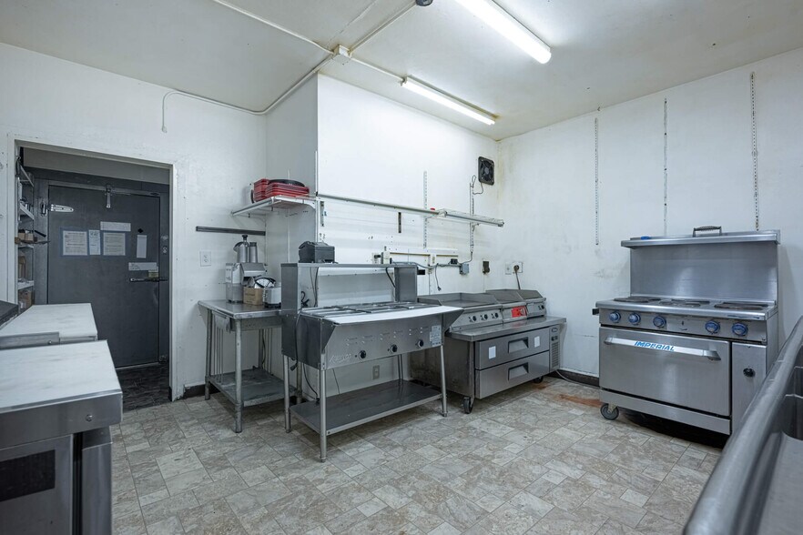 More Photos Of 229 N Belmont Ave, Springfield Storefront Retail Residential For Sale