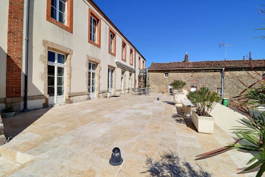 More Photos Of , Cholet Office For Sale