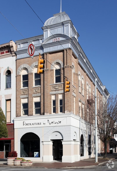 Primary Photo Of 201 N Queen St, Kinston Office For Lease