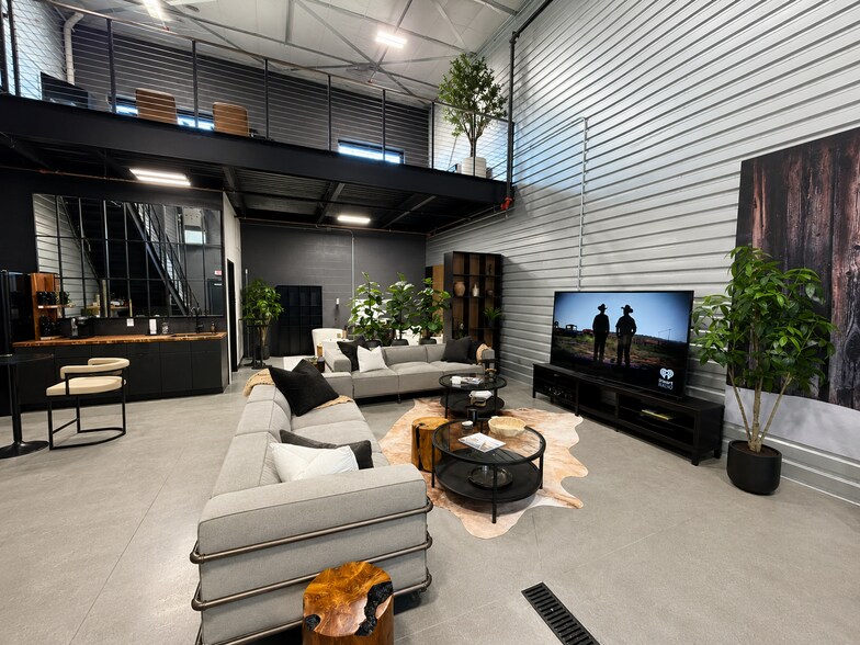 More Photos Of 105 Copper Ranch Rd, Belgrade Showroom For Lease
