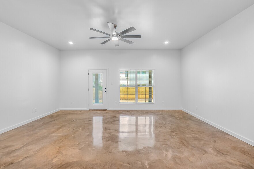 More Photos Of 1540 W Long St, Stephenville Apartments For Sale