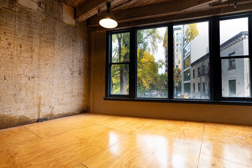 More Photos Of 219 SW Broadway, Portland Storefront For Lease