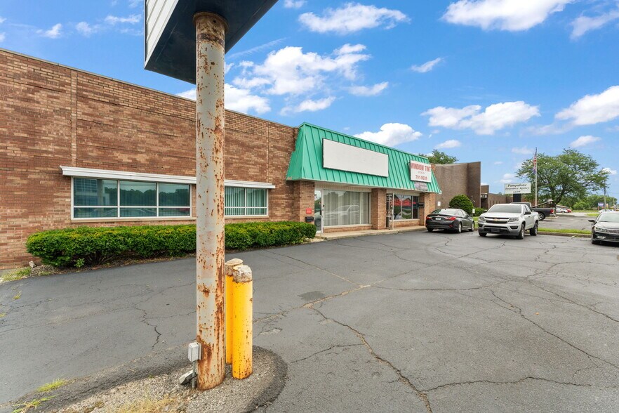 Primary Photo Of 6675 Broadway, Merrillville Auto Repair For Lease