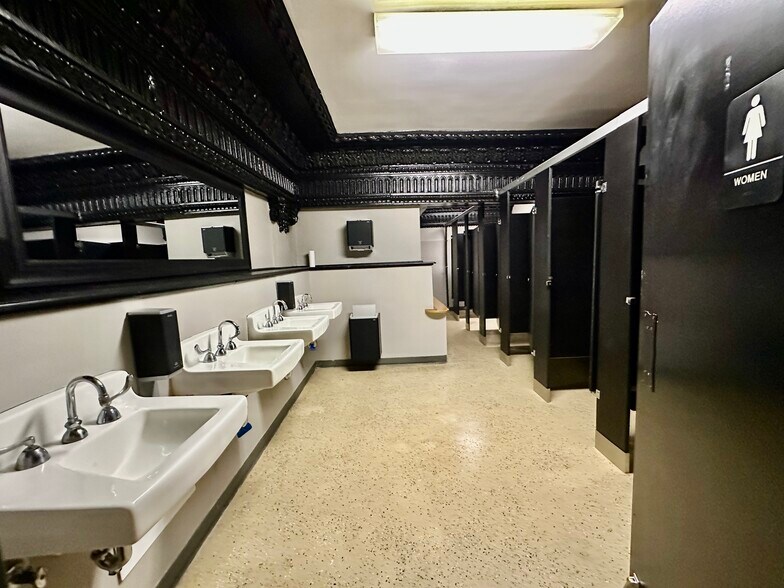 More Photos Of 832 Gallia St, Portsmouth Theater Concert Hall For Sale