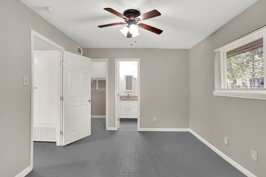 More Photos Of 7707 Glover St, Houston Apartments For Sale