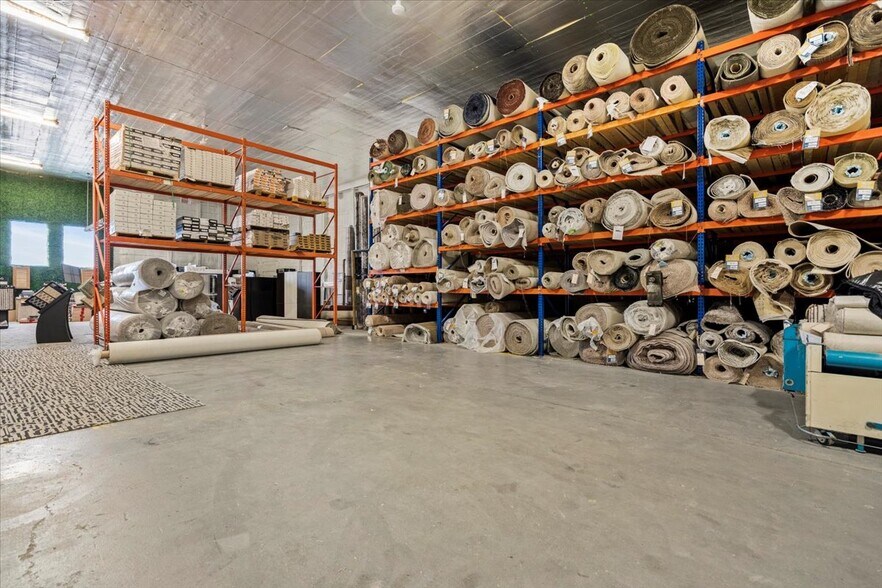 More Photos Of 0000 Orchard Lake, Pontiac Light Manufacturing For Lease