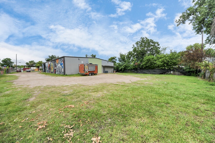 More Photos Of 11730 Aldine Westfield Rd, Houston Warehouse For Sale