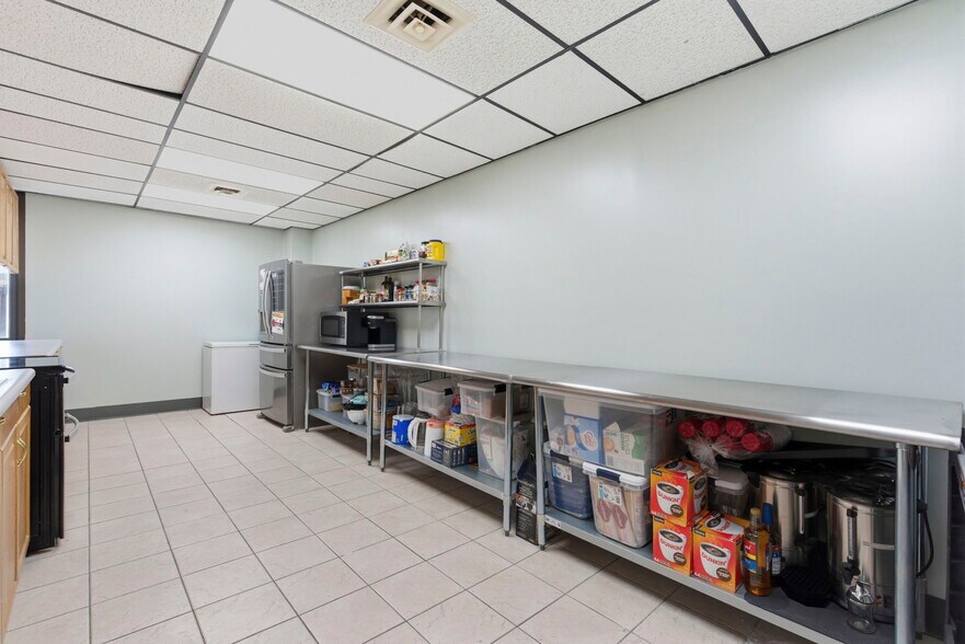 More Photos Of 1331 N Stewart Ave, Springfield Medical For Sale