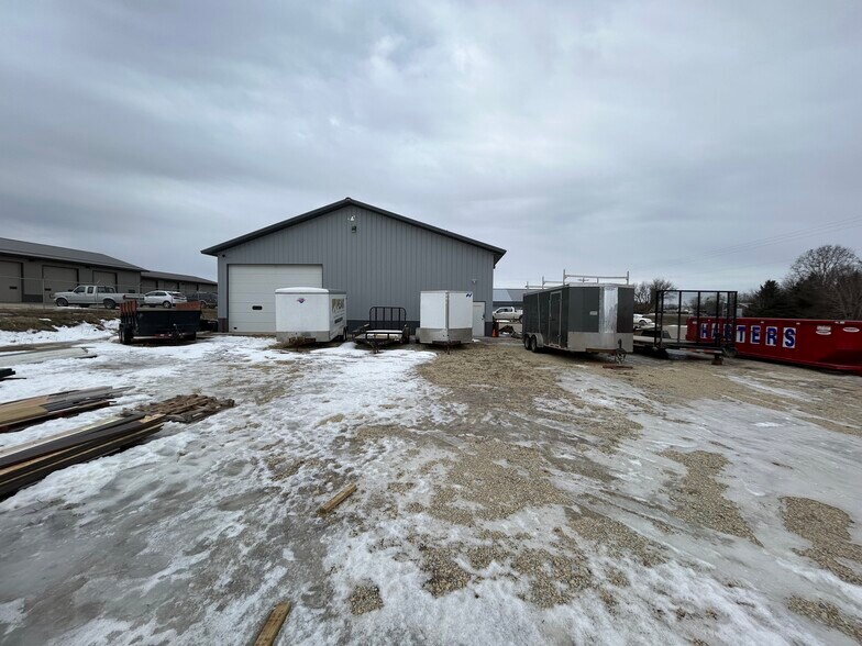 More Photos Of 829 Rolling View Ln SE, Pine Island Warehouse For Sale