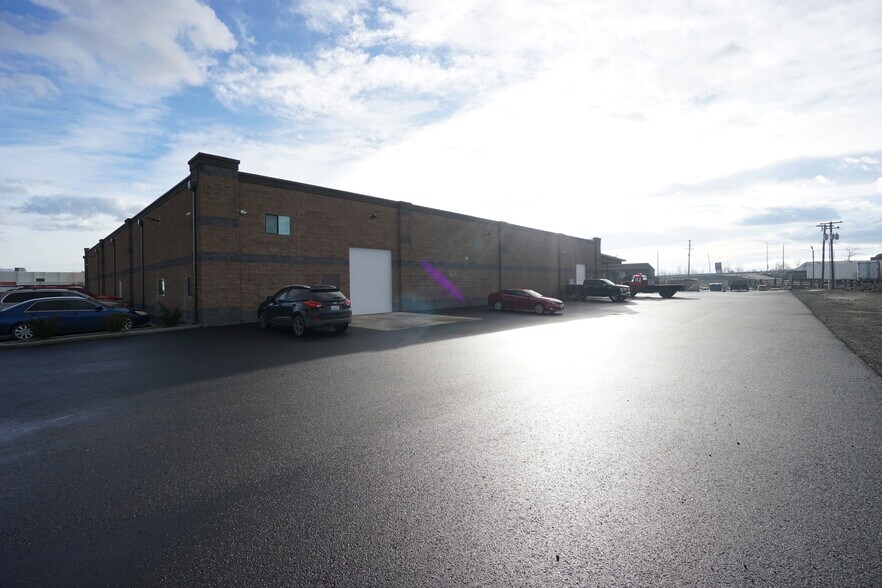 More Photos Of 104 Butterfield Rd, Yakima General Retail For Sale