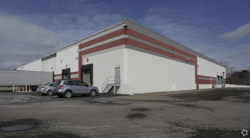 More Photos Of 1026 Reeves St, Dunmore Warehouse For Lease