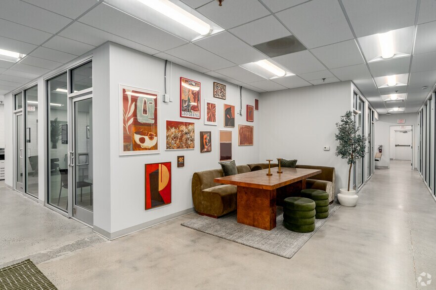 More Photos Of 900 Pressley Rd, Charlotte Warehouse For Lease