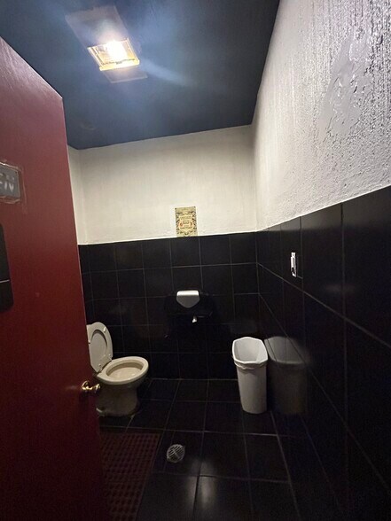 More Photos Of 546 E Dixie Dr, West Carrollton Bar For Sale