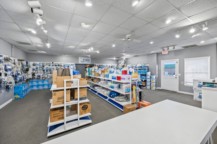 More Photos Of 111 Angela Dr, King General Retail For Sale
