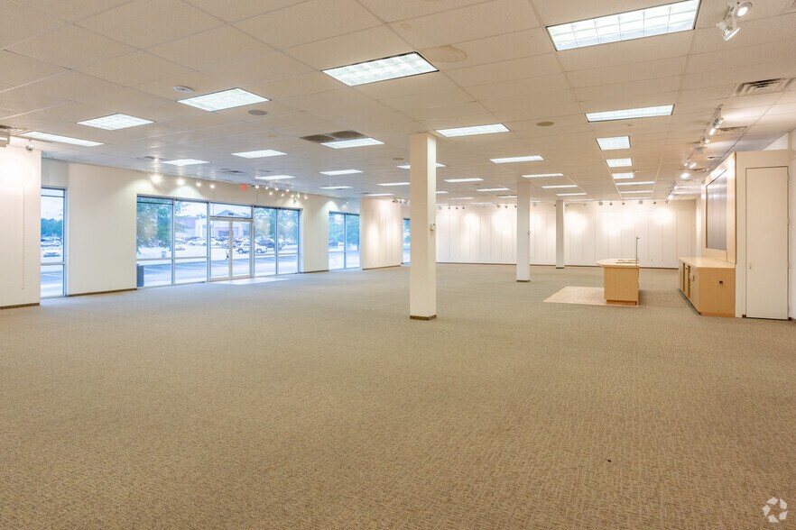 More Photos Of 1971 Dr. M.L.K. Jr Expy, Andalusia Storefront For Lease