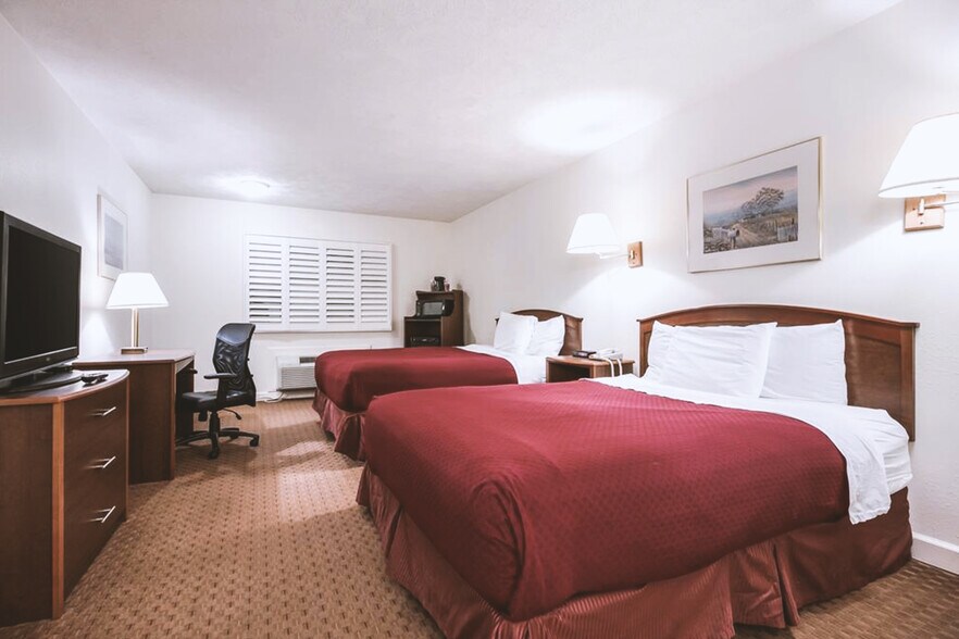 More Photos Of 612 W B St, McCook Hotel For Sale