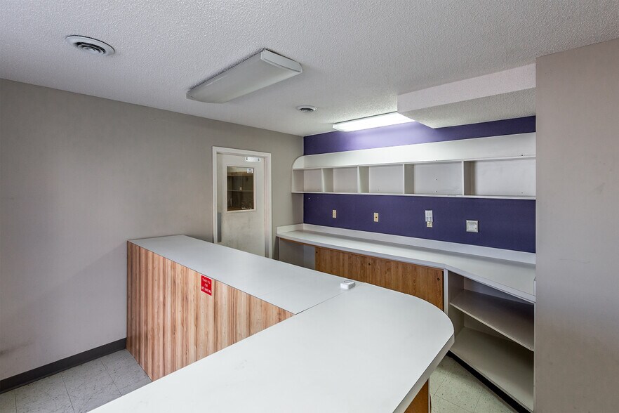 More Photos Of 624 S 7th St, Saint Joseph Industrial For Sale