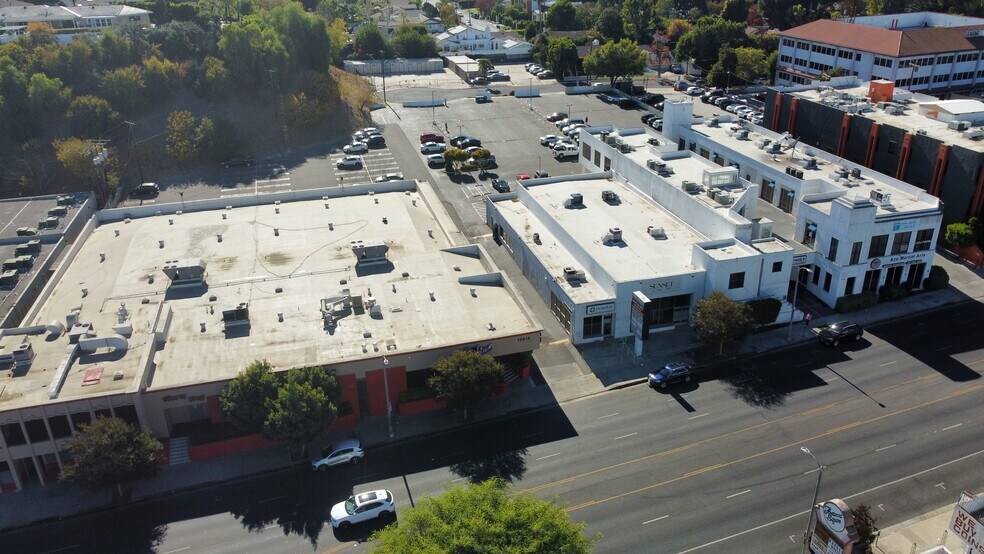 More Photos Of 19626 Ventura Blvd, Tarzana Office For Lease