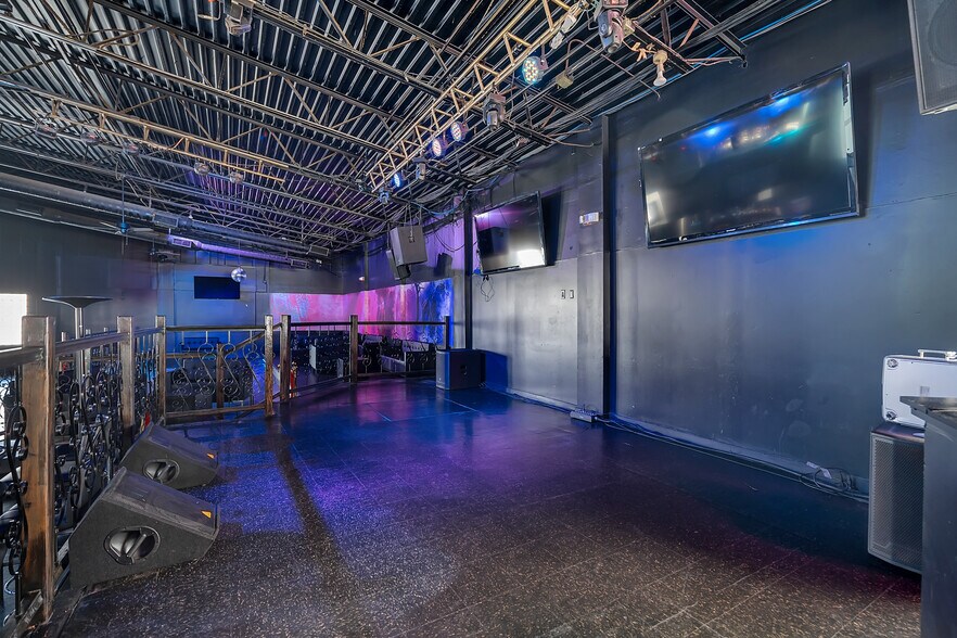 More Photos Of 2523 W Broadway, Louisville Restaurant For Lease