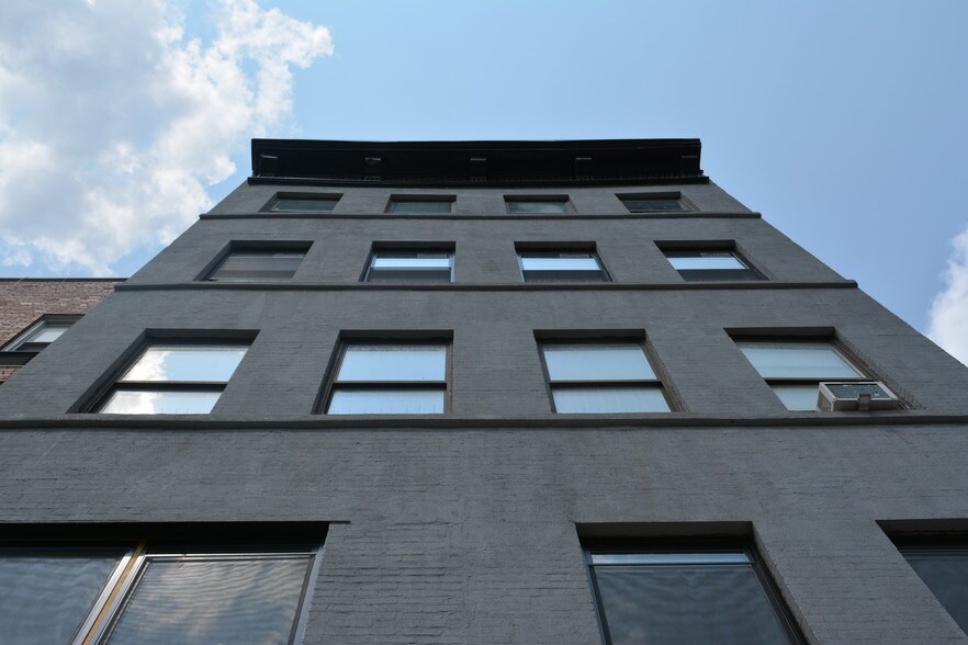 More Photos Of 251 E 33rd St, New York Medical For Lease