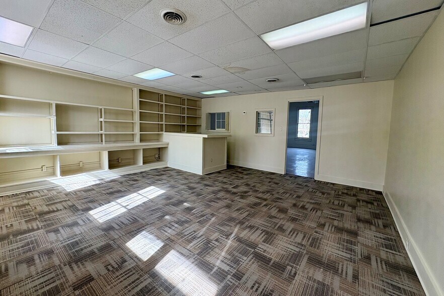 More Photos Of 313 E Main St, Wilmore Storefront For Lease