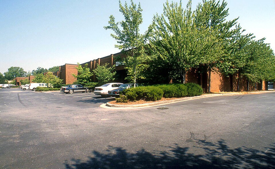 More Photos Of 3077 McCall Dr, Doraville Distribution For Lease