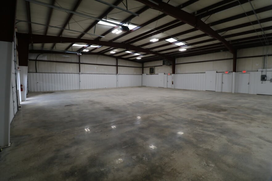 More Photos Of 76 Bay Creek Rd, Loganville Warehouse For Lease