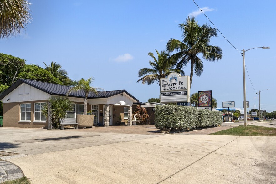 Primary Photo Of 342 N Orlando Ave, Cocoa Beach Light Manufacturing For Sale