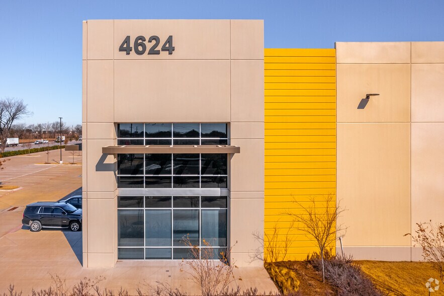 More Photos Of 4624 Clover Haven St, Dallas Warehouse For Lease