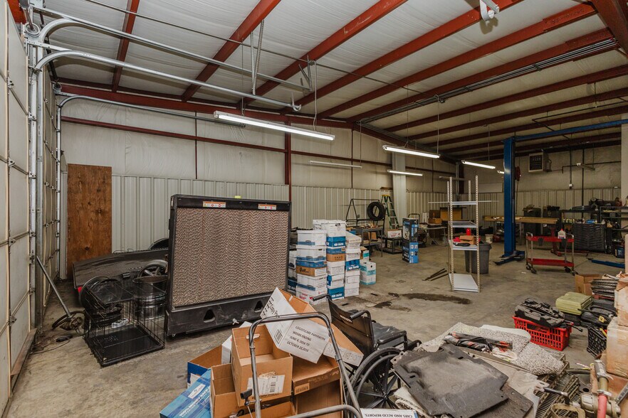 More Photos Of 2555 N Market St, Wichita Auto Repair For Sale