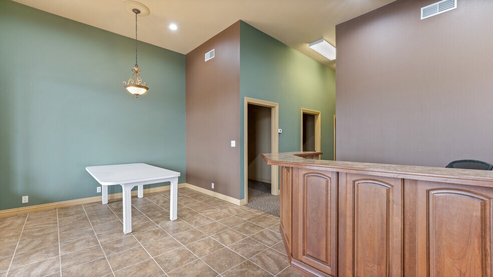 More Photos Of 4466 Horseshoe Bend Pky, Village Of Four Seasons General Retail For Sale