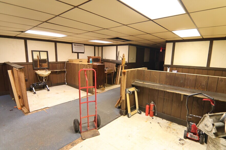 More Photos Of 145 S Randall Ave, Janesville Specialty For Sale