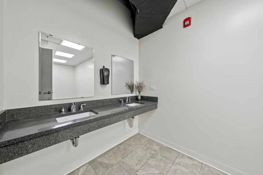 More Photos Of 545-553 Cedar Ln, Teaneck Office For Sale