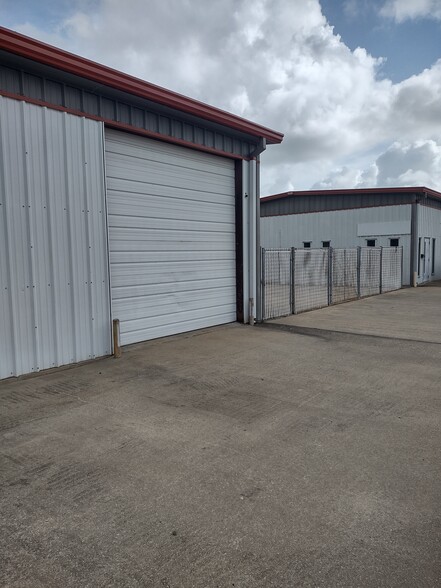 Primary Photo Of 1909 Lawrence Rd, Kemah Warehouse For Lease