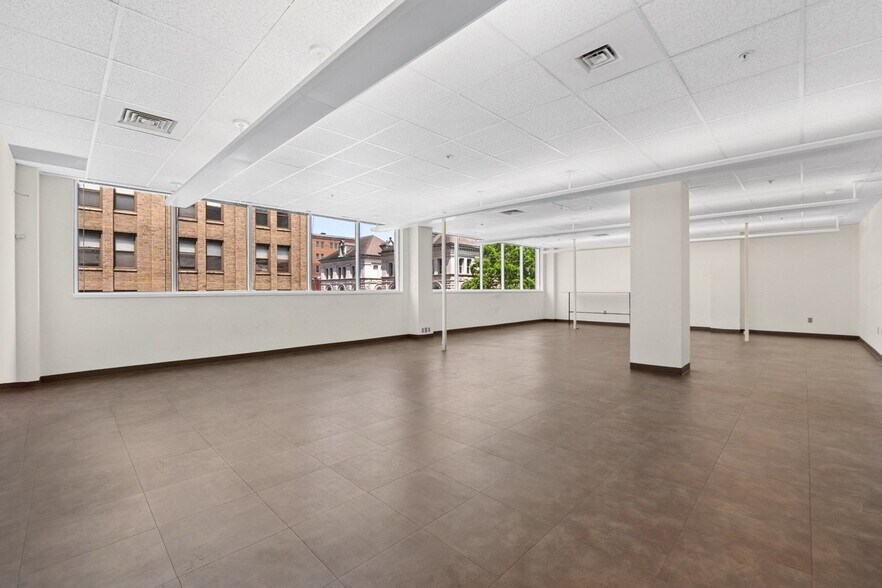 More Photos Of 1100 Market St, Chattanooga Office For Sale