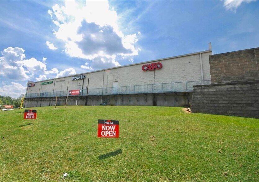 More Photos Of 2095-2103 S Highland Ave, Jackson Storefront Retail Office For Lease