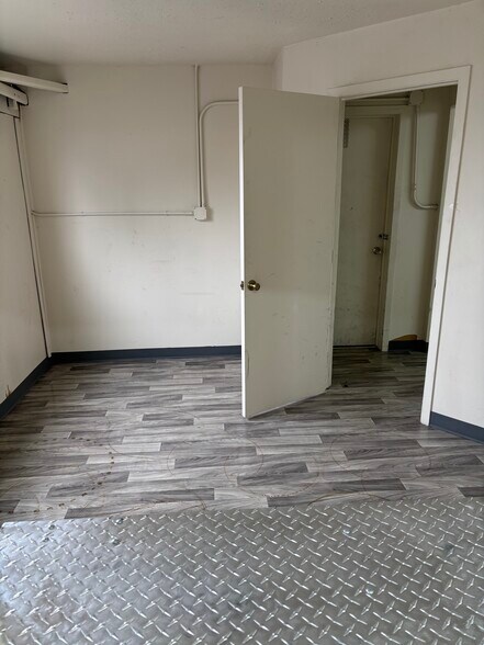More Photos Of 163 SW Freeman Ave, Hillsboro Warehouse For Lease