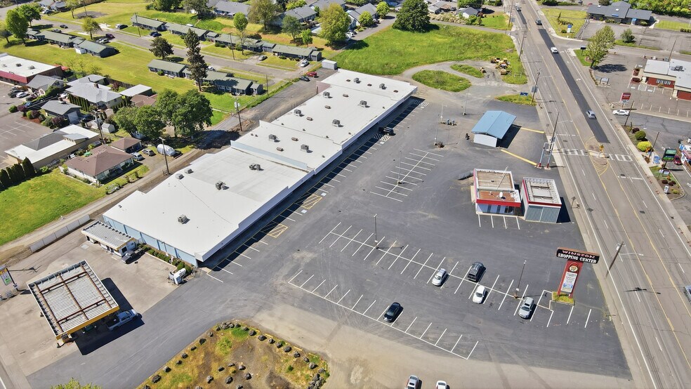 More Photos Of 122 NW Douglas blvd, Winston General Retail For Lease