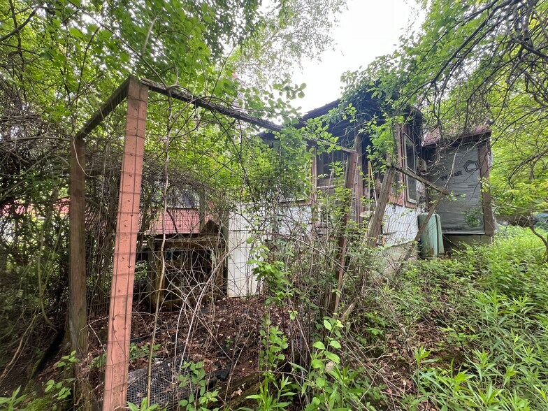 More Photos Of 95 West Rd, Bradford Multifamily For Sale