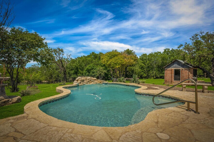 More Photos Of 6 US Highway 87, Comfort Office For Sale